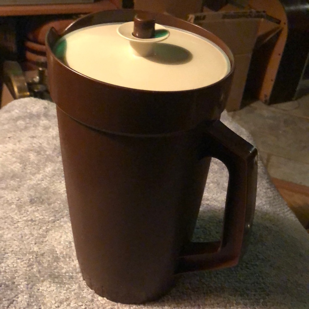 Vintage Tupperware brown pitcher 800-5 with push button lid